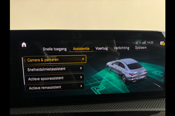 Mercedes-Benz CLA-Klasse 180 AMG Pano|Keyless|Sfeer|Memory|Stoelverwarming|AMG