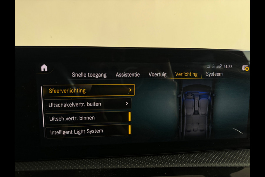 Mercedes-Benz CLA-Klasse 180 AMG Pano|Keyless|Sfeer|Memory|Stoelverwarming|AMG