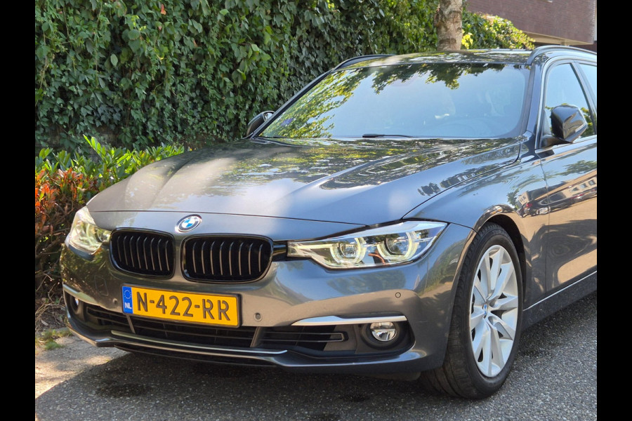 BMW 3 Serie Touring 320i X Drive Luxury Edition Apple CarPlay Trekhaak 320i xDrive Luxury Edition