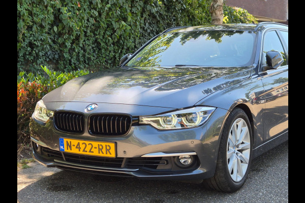 BMW 3 Serie Touring 320i X Drive Luxury Edition Apple CarPlay Trekhaak 320i xDrive Luxury Edition
