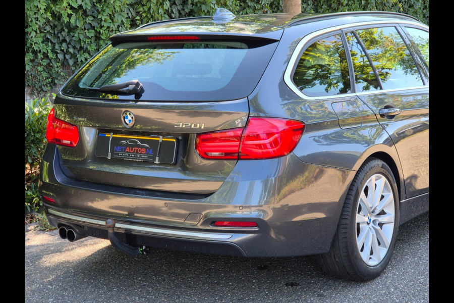 BMW 3 Serie Touring 320i X Drive Luxury Edition Apple CarPlay Trekhaak 320i xDrive Luxury Edition