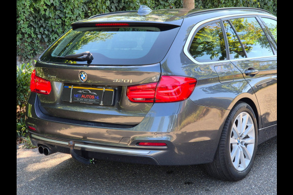 BMW 3 Serie Touring 320i X Drive Luxury Edition Apple CarPlay Trekhaak 320i xDrive Luxury Edition