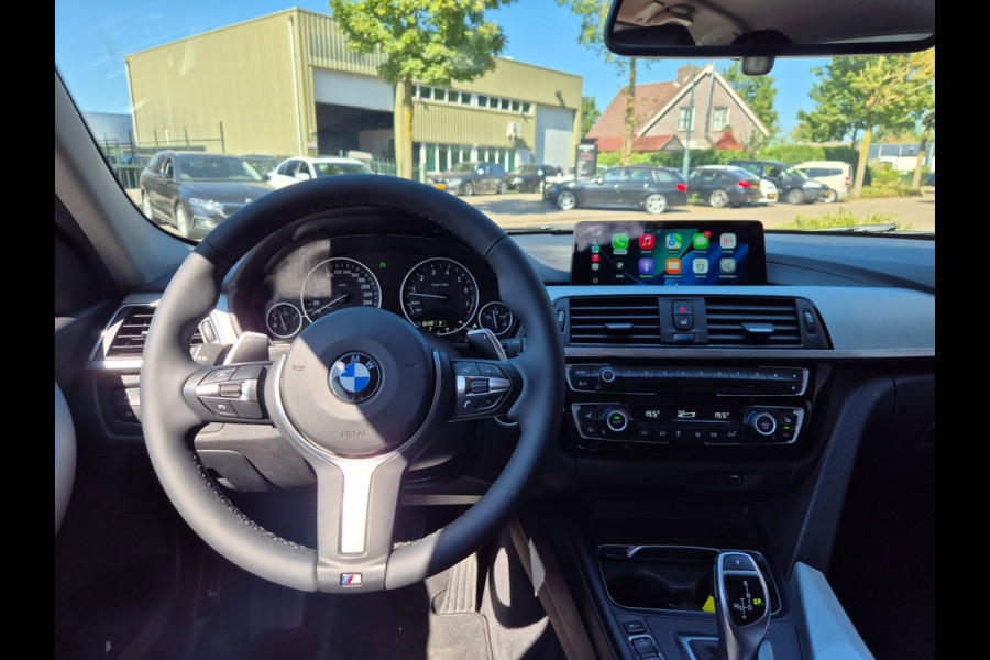 BMW 3 Serie Touring 320i X Drive Luxury Edition Apple CarPlay Trekhaak 320i xDrive Luxury Edition