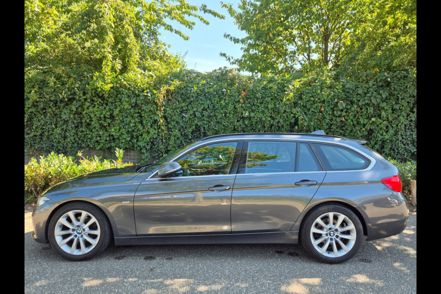 BMW 3 Serie Touring 320i X Drive Luxury Edition Apple CarPlay Trekhaak 320i xDrive Luxury Edition