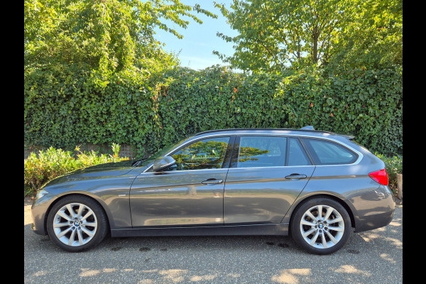 BMW 3 Serie Touring 320i X Drive Luxury Edition Apple CarPlay Trekhaak 320i xDrive Luxury Edition