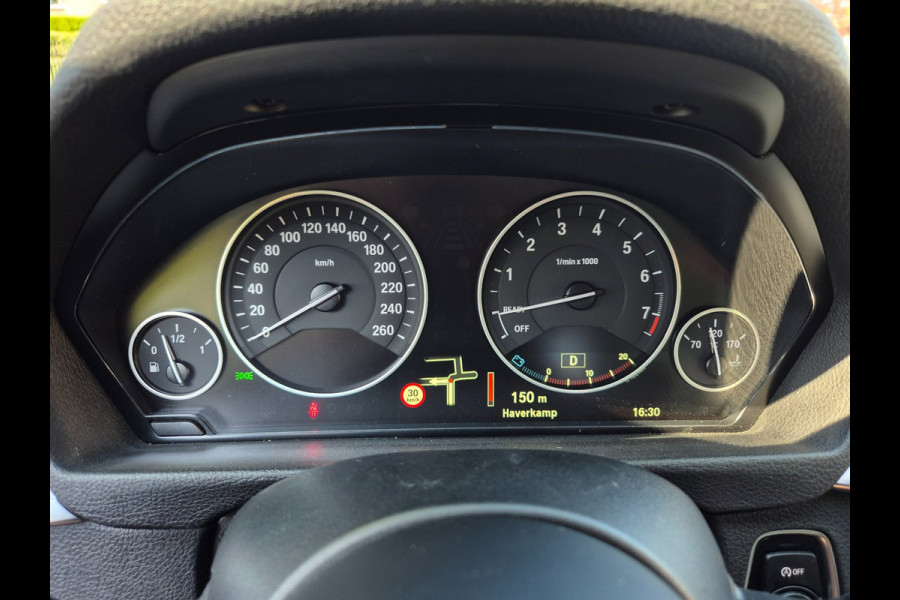 BMW 3 Serie Touring 320i X Drive Luxury Edition Apple CarPlay Trekhaak 320i xDrive Luxury Edition