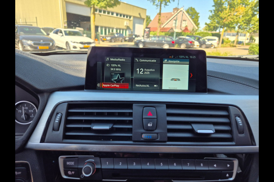 BMW 3 Serie Touring 320i X Drive Luxury Edition Apple CarPlay Trekhaak 320i xDrive Luxury Edition