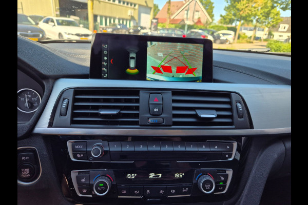 BMW 3 Serie Touring 320i X Drive Luxury Edition Apple CarPlay Trekhaak 320i xDrive Luxury Edition