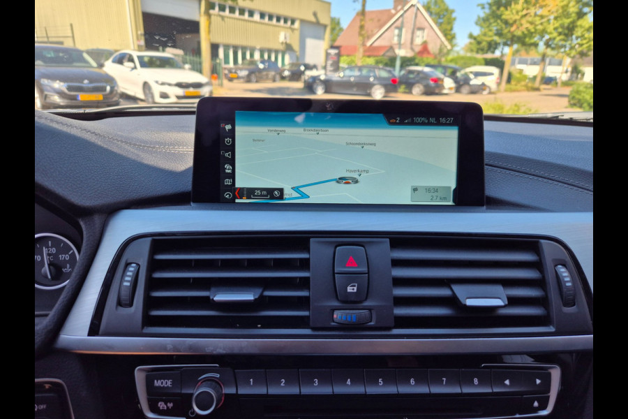 BMW 3 Serie Touring 320i X Drive Luxury Edition Apple CarPlay Trekhaak 320i xDrive Luxury Edition