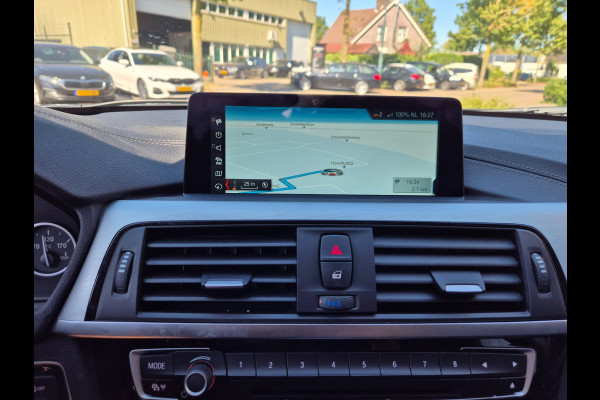 BMW 3 Serie Touring 320i X Drive Luxury Edition Apple CarPlay Trekhaak 320i xDrive Luxury Edition