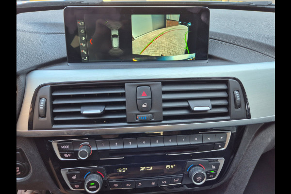 BMW 3 Serie Touring 320i X Drive Luxury Edition Apple CarPlay Trekhaak 320i xDrive Luxury Edition