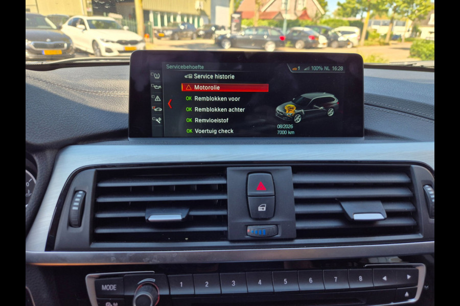 BMW 3 Serie Touring 320i X Drive Luxury Edition Apple CarPlay Trekhaak 320i xDrive Luxury Edition