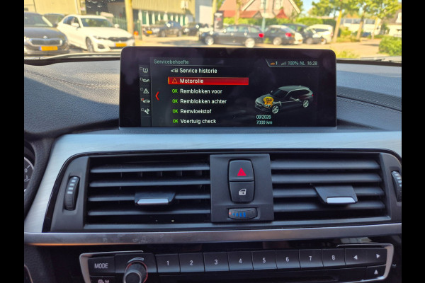 BMW 3 Serie Touring 320i X Drive Luxury Edition Apple CarPlay Trekhaak 320i xDrive Luxury Edition