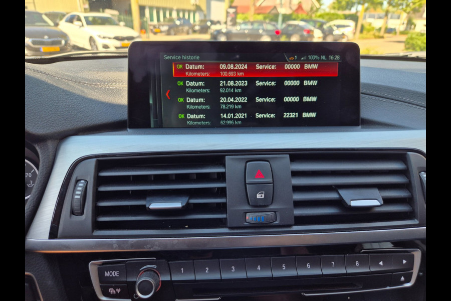BMW 3 Serie Touring 320i X Drive Luxury Edition Apple CarPlay Trekhaak 320i xDrive Luxury Edition