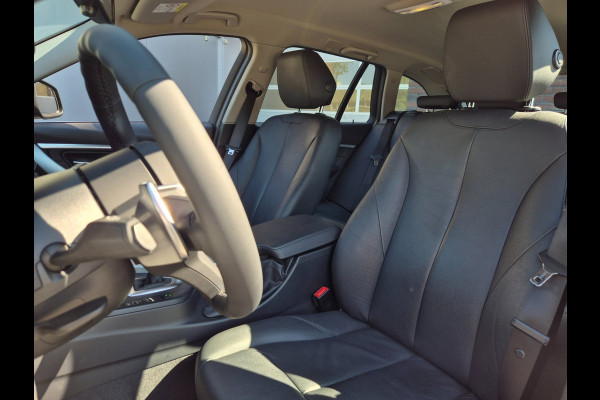 BMW 3 Serie Touring 320i X Drive Luxury Edition Apple CarPlay Trekhaak 320i xDrive Luxury Edition