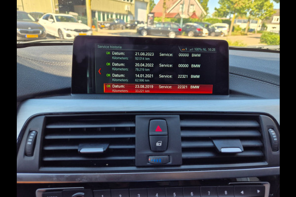 BMW 3 Serie Touring 320i X Drive Luxury Edition Apple CarPlay Trekhaak 320i xDrive Luxury Edition