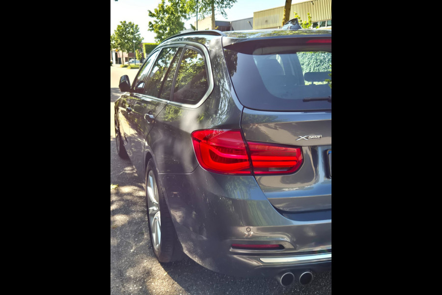 BMW 3 Serie Touring 320i X Drive Luxury Edition Apple CarPlay Trekhaak 320i xDrive Luxury Edition