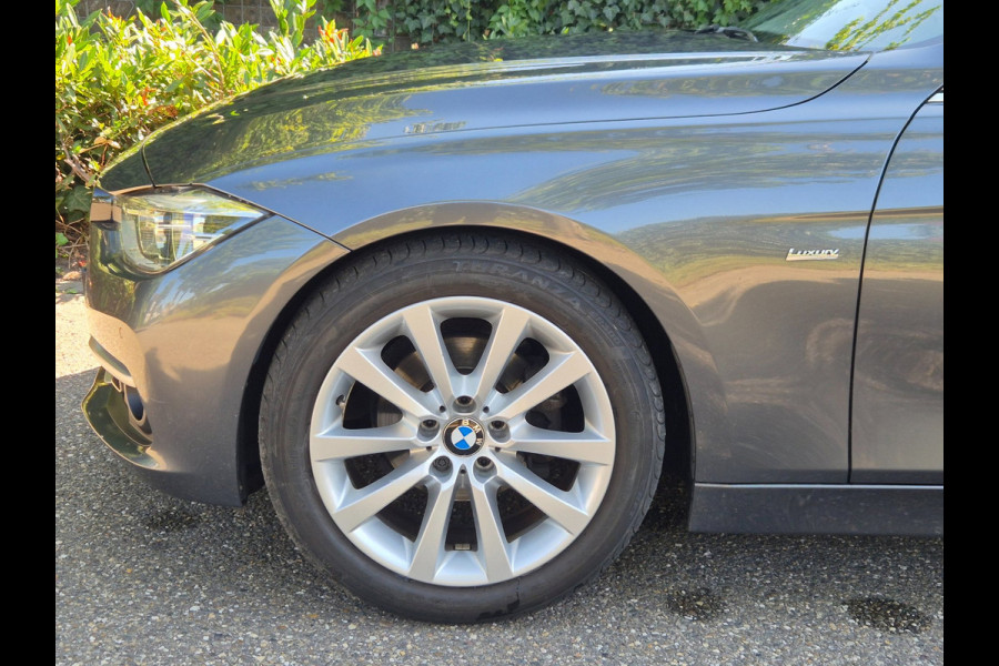 BMW 3 Serie Touring 320i X Drive Luxury Edition Apple CarPlay Trekhaak 320i xDrive Luxury Edition