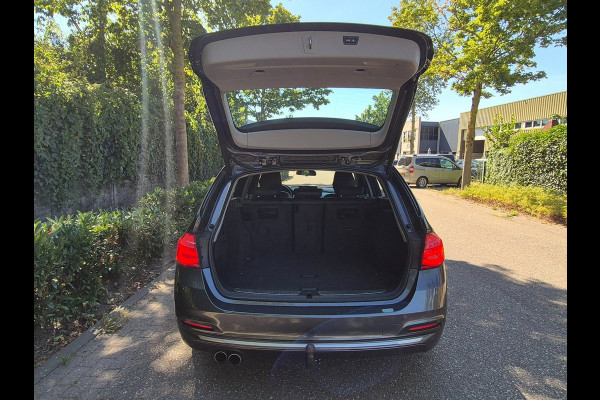 BMW 3 Serie Touring 320i X Drive Luxury Edition Apple CarPlay Trekhaak 320i xDrive Luxury Edition