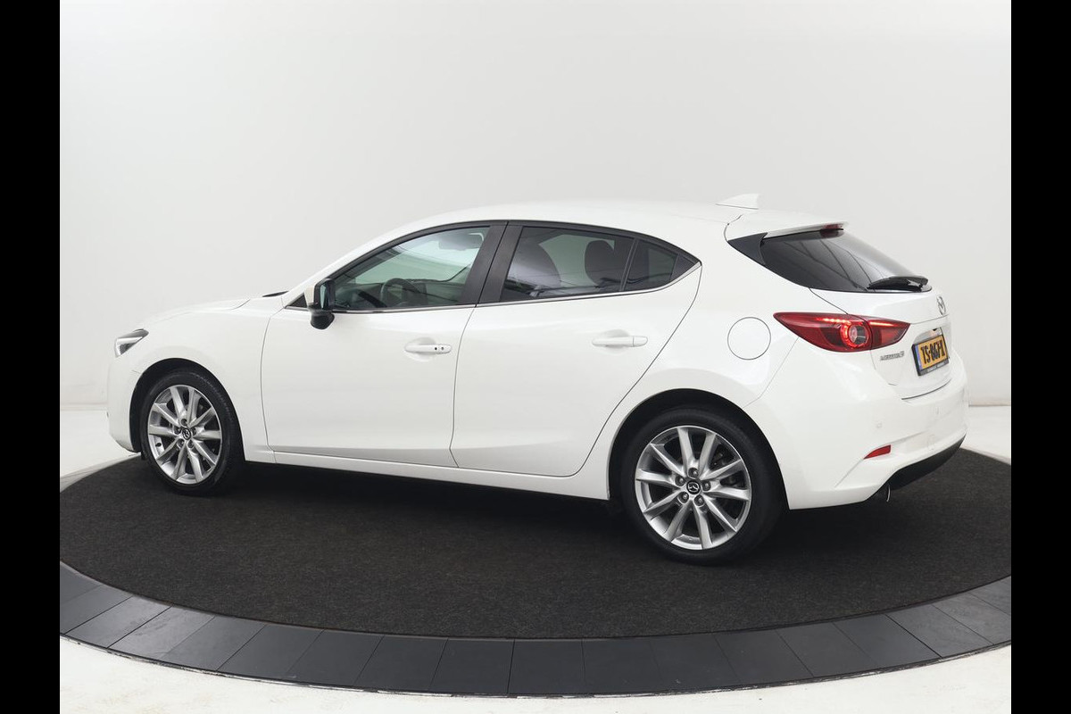 Mazda 3 2.0 SkyActiv-G 120 GT-M | Head-Up | Leder | Stoelverwarming | Adaptive cruise | Camera | Stuurverwarming | Bose Sound | Navigatie | Full LED | Keyless | Parkeerhulp | Climate control