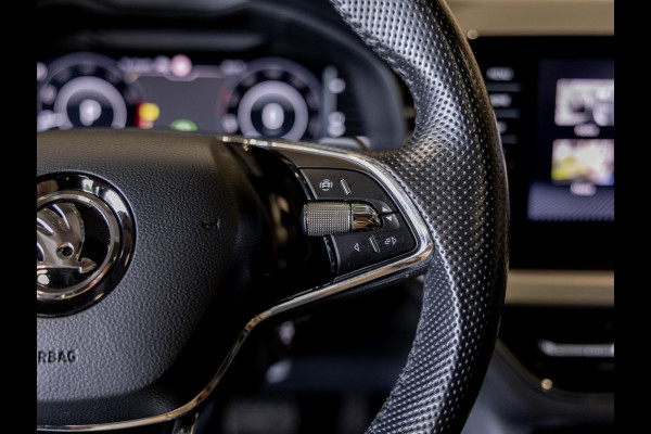 Škoda Kamiq 1.0 TSI Style 110pk / Elektrisch verstelbare stoelen / Panoramadak / Trekhaak / Dodehoek detectie / Achteruitrijcamera / Navigatie / Apple carplay /