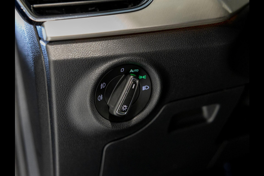 Škoda Kamiq 1.0 TSI Style 110pk / Elektrisch verstelbare stoelen / Panoramadak / Trekhaak / Dodehoek detectie / Achteruitrijcamera / Navigatie / Apple carplay /