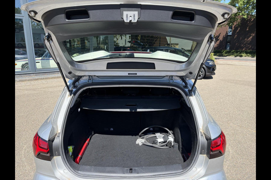 MG Mg5 electric Long Range Comfort 61 kWh SOH 96% | ACHTERUITRIJCAMERA | ADAPTIVE CRUISE CONTROL | STOEL & STUURVERWARMING | MG DEALER ONDERHOUDEN | FABRIEKSGARANTIE T/M 12-2030 |