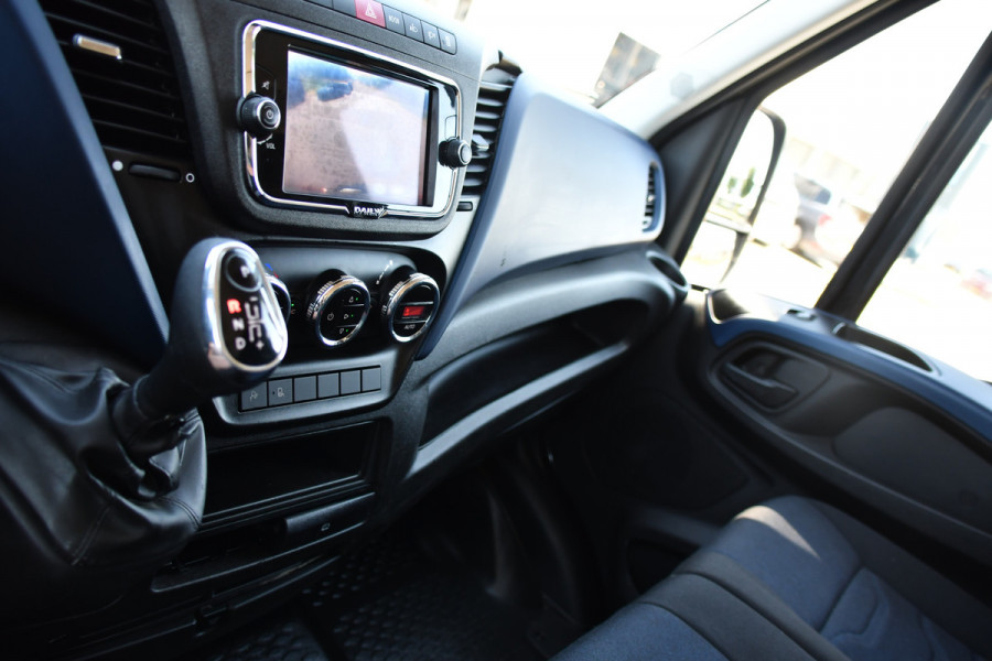 Iveco Daily 35S18HV 3.0 L2H1 Black Edition Camera, Adaptieve Cruise, LED, 180pk, Automaat, 3500kg Trekhaak, Clima, Multimedia, Uniek!