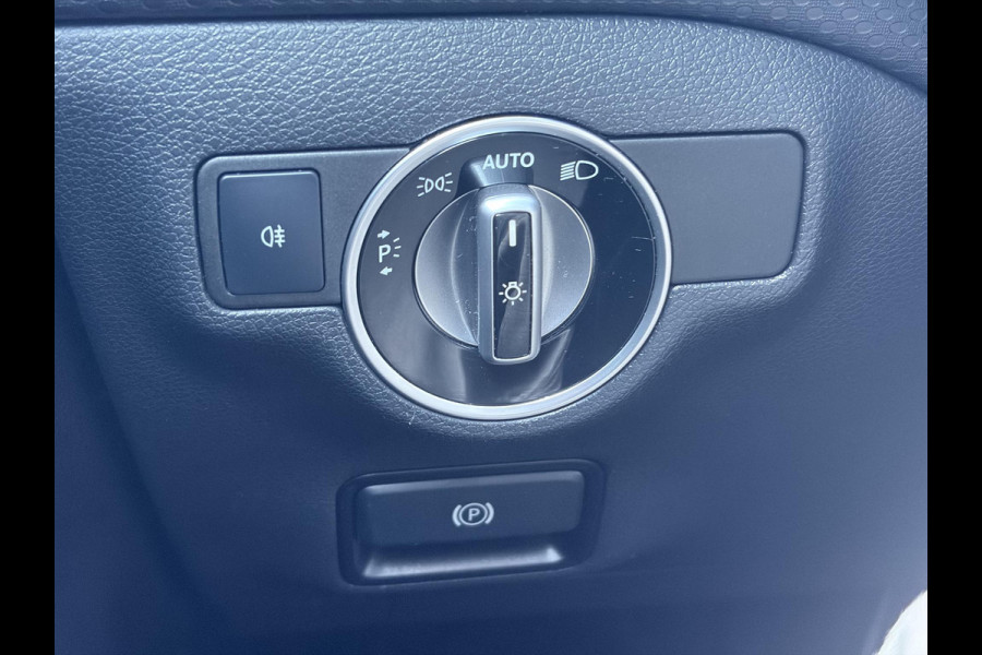 Mercedes-Benz A-Klasse 160 Ambition Automaat l Dealer Onderhouden l Pano l Carplay l Stoelverw l Navi l Halfleder l Pdc l LED l Clima l Cruise l Lm velgen l 102pk l N.A.P l Apk tot 07-2027