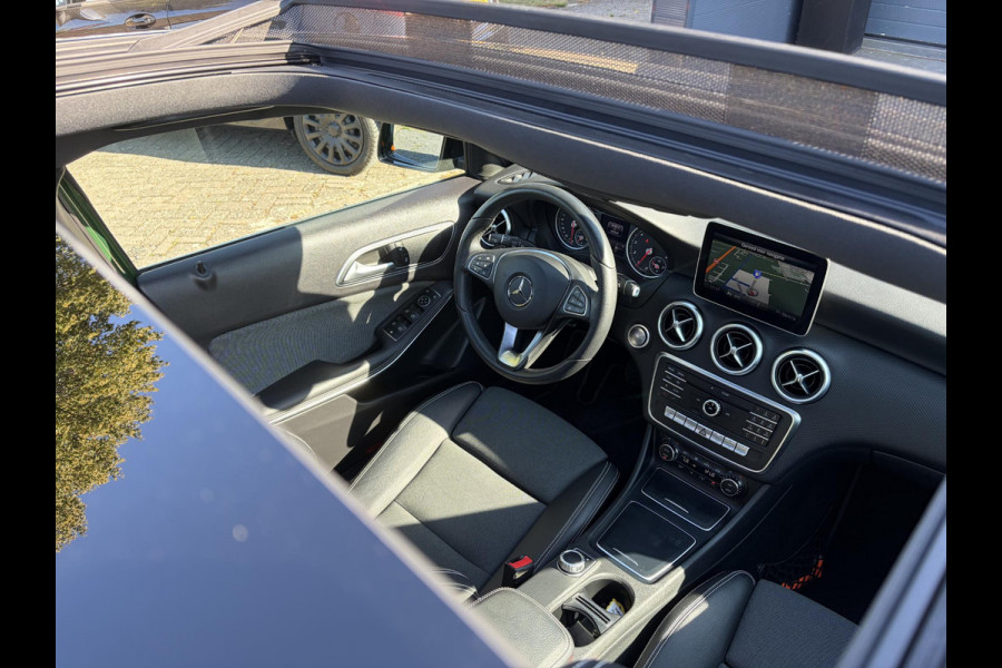 Mercedes-Benz A-Klasse 160 Ambition Automaat l Dealer Onderhouden l Pano l Carplay l Stoelverw l Navi l Halfleder l Pdc l LED l Clima l Cruise l Lm velgen l 102pk l N.A.P l Apk tot 07-2027