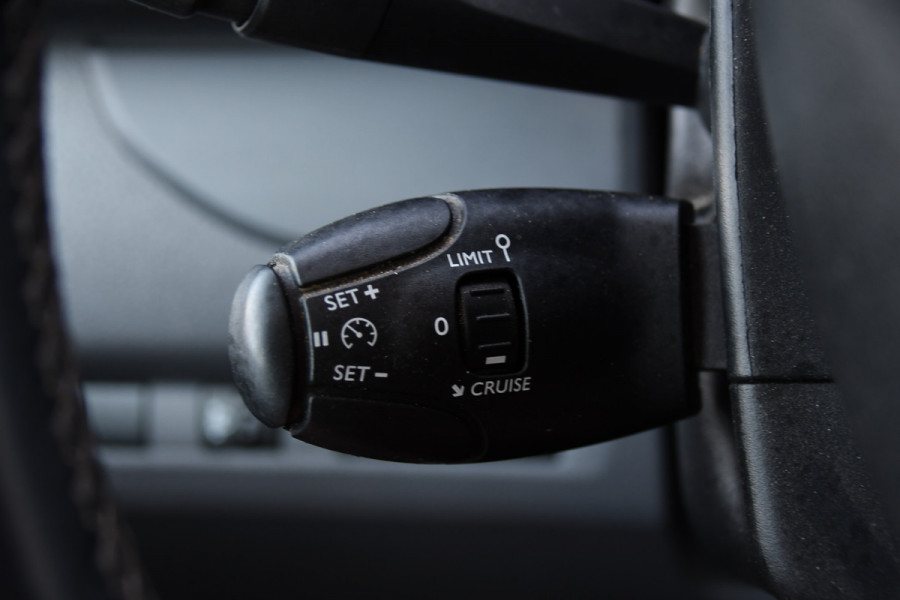 Citroën Jumpy 2.0 BlueHDI 120 L3 PB Edition Camera, Cruise, Carplay, Clima, 122pk, Trekhaak, 6 zitplaatsen, Sensoren, Multimedia, Uniek!