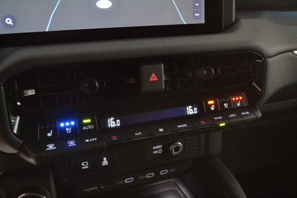 Toyota Land Cruiser 250 2.8 D-4D Blind Van Navigator
