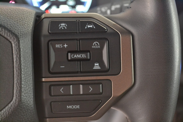 Toyota Land Cruiser 250 2.8 D-4D Blind Van Navigator