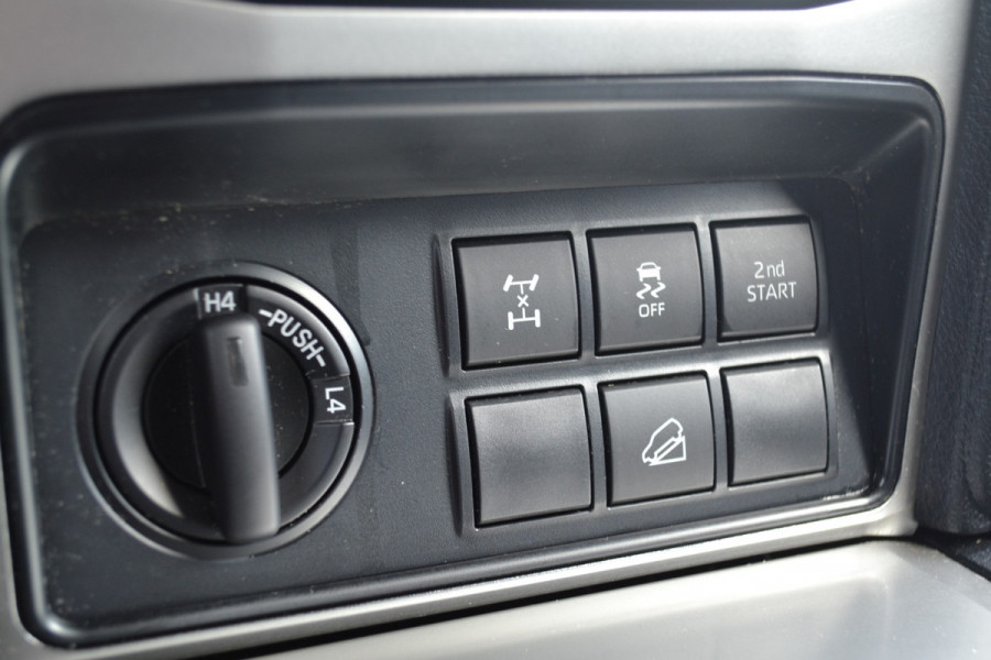 Toyota Land Cruiser 150 2.8 D-4D-F Challenger Window Van 204 PK