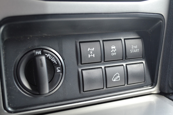 Toyota Land Cruiser 150 2.8 D-4D-F Challenger Window Van 204 PK