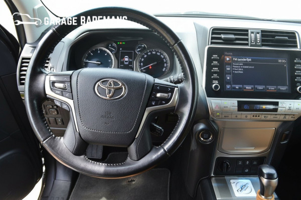 Toyota Land Cruiser 150 2.8 D-4D-F Challenger Window Van
