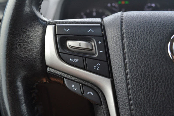 Toyota Land Cruiser 150 2.8 D-4D-F Challenger Window Van