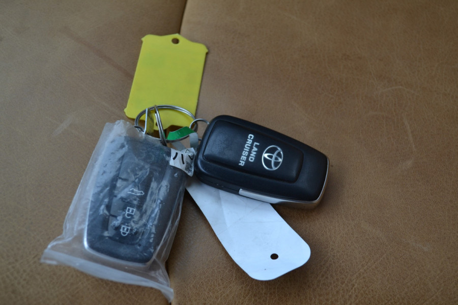 Toyota Land Cruiser 150 2.8 D-4D-F Challenger Window Van
