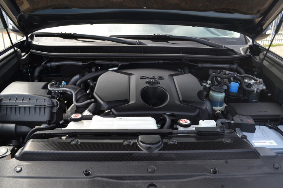 Toyota Land Cruiser 150 2.8 D-4D-F Challenger Window Van