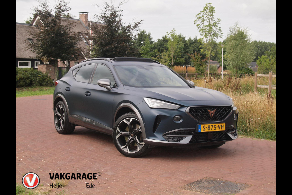 CUPRA Formentor 1.4 e-Hybrid VZ Black Edition | Panoramadak | Trekhaak | Camera | Sfeerverlichting | Leer | NL-Auto |
