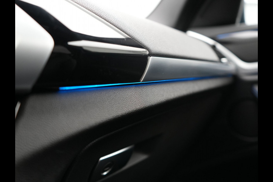 BMW X3 xDrive30e M Sport PHEV 293pk | Trekhaak Afn. | Panodak | Head Up | Camera | Lederen Sportstoelen Memory & Verwarmd | Adaptive LED | Sfeerverlichting | Blis | Keyless | Navigatie | 19"L.M | Plug In Hybrid |