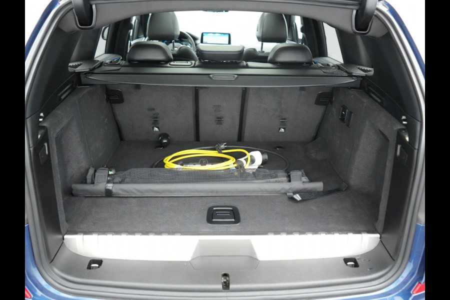 BMW X3 xDrive30e M Sport PHEV 293pk | Trekhaak Afn. | Panodak | Head Up | Camera | Lederen Sportstoelen Memory & Verwarmd | Adaptive LED | Sfeerverlichting | Blis | Keyless | Navigatie | 19"L.M | Plug In Hybrid |