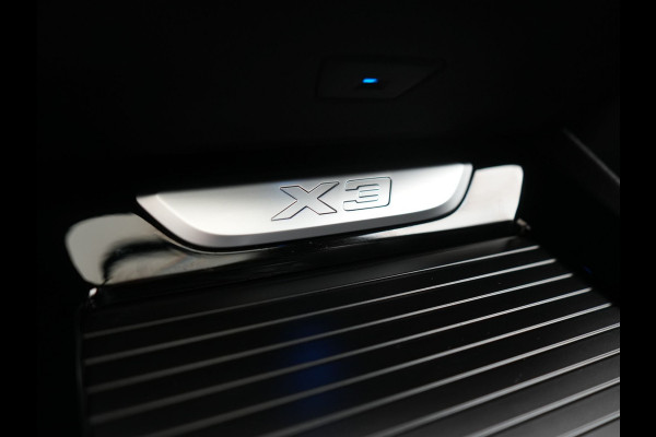 BMW X3 xDrive30e M Sport PHEV 293pk | Trekhaak Afn. | Panodak | Head Up | Camera | Lederen Sportstoelen Memory & Verwarmd | Adaptive LED | Sfeerverlichting | Blis | Keyless | Navigatie | 19"L.M | Plug In Hybrid |