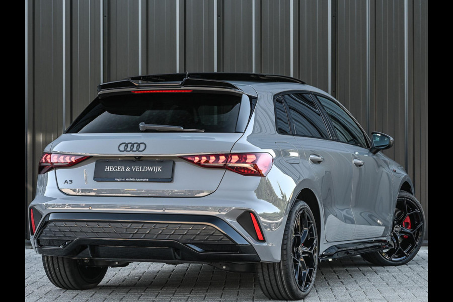 Audi A3 Sportback 45 TFSI e S edition Competition | Nardo Grey | Panoramadak | 5 jr garantie | Ambiance interieur | Sonos Sound | Active Cruise | S-Seats + Memory | Head-Up | Camera | Stoelverwarming | Keyless |