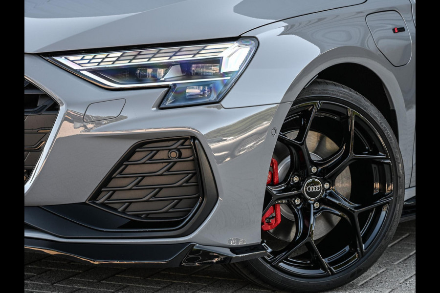 Audi A3 Sportback 45 TFSI e S edition Competition | Nardo Grey | Panoramadak | 5 jr garantie | Ambiance interieur | Sonos Sound | Active Cruise | S-Seats + Memory | Head-Up | Camera | Stoelverwarming | Keyless |