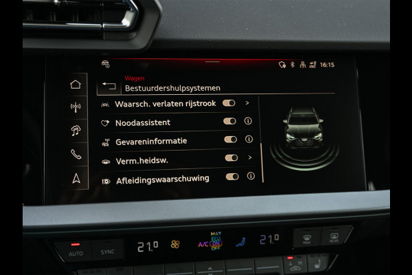 Audi A3 Sportback 45 TFSI e S edition Competition | Nardo Grey | Panoramadak | 5 jr garantie | Ambiance interieur | Sonos Sound | Active Cruise | S-Seats + Memory | Head-Up | Camera | Stoelverwarming | Keyless |