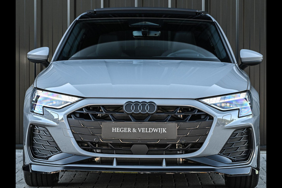 Audi A3 Sportback 45 TFSI e S edition Competition | Nardo Grey | Panoramadak | 5 jr garantie | Ambiance interieur | Sonos Sound | Active Cruise | S-Seats + Memory | Head-Up | Camera | Stoelverwarming | Keyless |