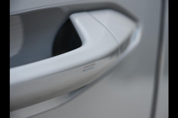 Audi A3 Sportback 45 TFSI e S edition Competition | Nardo Grey | Panoramadak | 5 jr garantie | Ambiance interieur | Sonos Sound | Active Cruise | S-Seats + Memory | Head-Up | Camera | Stoelverwarming | Keyless |