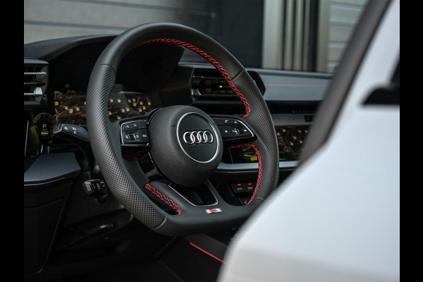 Audi A3 Sportback 45 TFSI e S edition Competition | Nardo Grey | Panoramadak | 5 jr garantie | Ambiance interieur | Sonos Sound | Active Cruise | S-Seats + Memory | Head-Up | Camera | Stoelverwarming | Keyless |