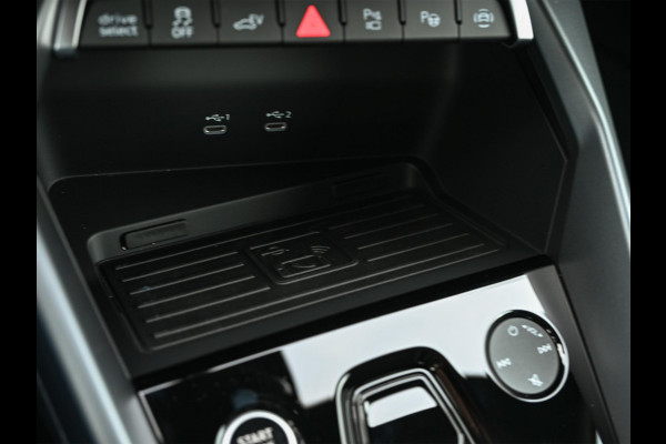 Audi A3 Sportback 45 TFSI e S edition Competition | Nardo Grey | Panoramadak | 5 jr garantie | Ambiance interieur | Sonos Sound | Active Cruise | S-Seats + Memory | Head-Up | Camera | Stoelverwarming | Keyless |